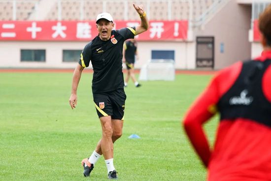 国产寡妇树林野战在线播放