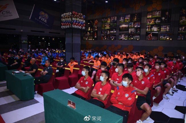 偷看她的小蜻蜓
